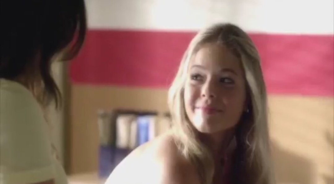 emison_hope's tweet image. Happy birthday to this bisexual queen, i hope she has a great day with her girls and wife ❤ #Emison #emisonfamily