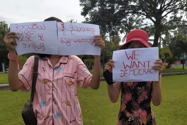 b3rry_y's tweet photo. Two Gen Z girls protest against military coup in Mingaladon Park this evening.
#RejectCoupRejectASEAN
#WhatsHappeningInMyanmar
#June6Coup https://t.co/Ot99cq9GQu