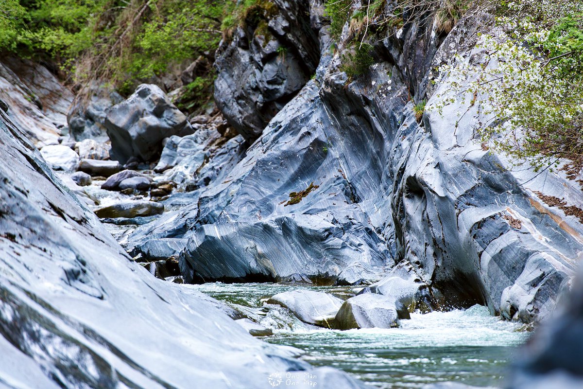 OneManOneMap's tweet photo. In 2015, a new hiking trail was opened up in the Passerschlucht gorge between St. Leonhard and Moos in #Passeier. Spectacular metal walkways lead over river rapids and deep abysses and past waterfalls and steep slopes.

More on https://t.co/QDC36VlZQZ

#SouthTyrol #hiking https://t.co/8SnEUak8mN