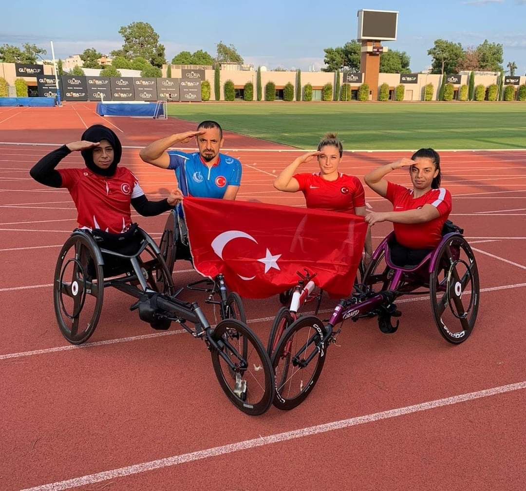 Polonya'da düzenlenen Para Atletizm Avrupa Şampiyonası'nda;
🥇Altın madalya kazanan Zübeyde Süpürgeci 
🥈Gümüş madalya kazanan Hamide Doğangün
🥉Bronz madalya kazanan Zeynep Acet’i kutluyoruz

Başarılarınız daim olsun,sizlerle gurur duyuyoruz

SANCAKTEPE BGSK AMPUTE FUTBOL TAKIMI