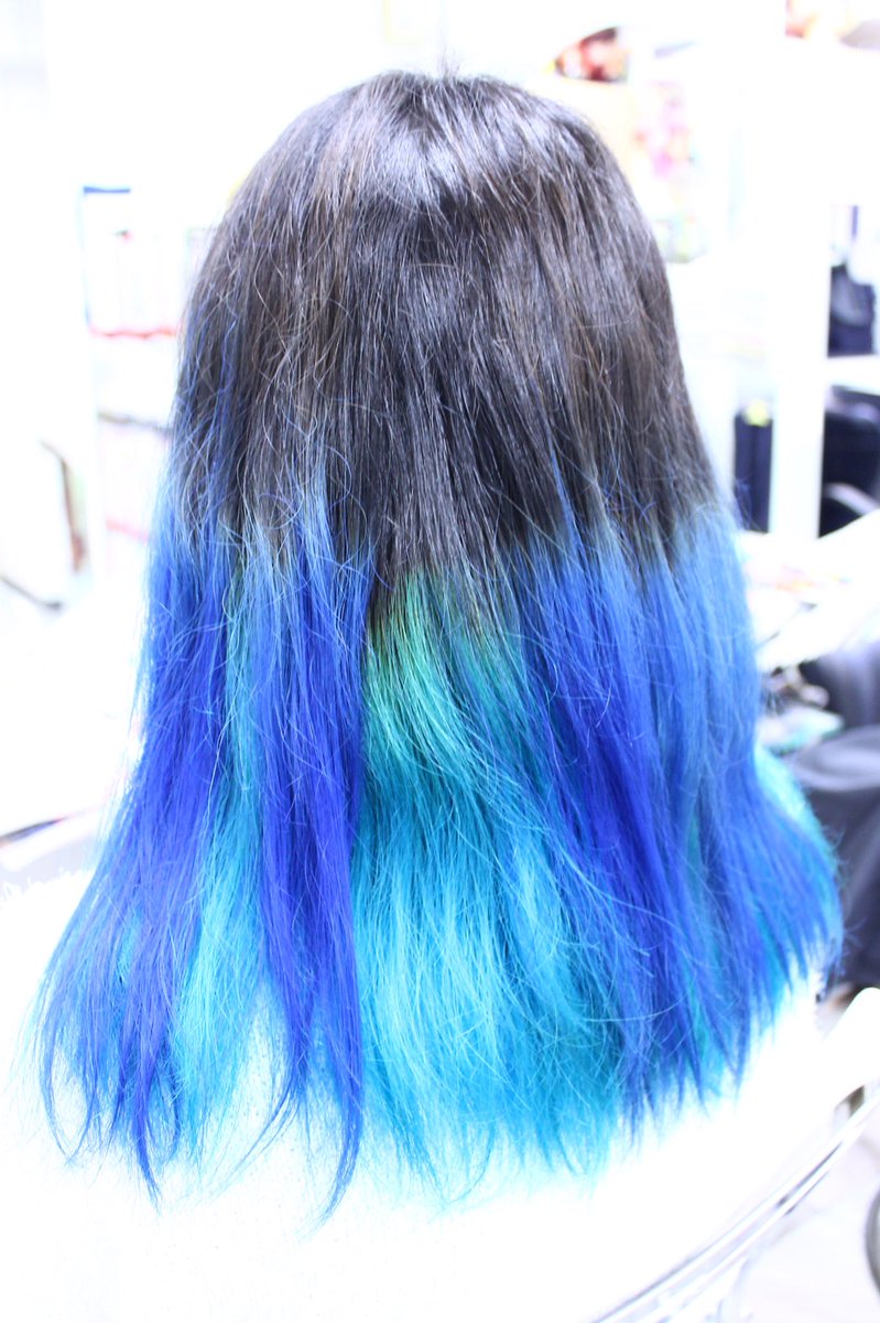 ストロベリーロックス 赤羽カラー専門店 本日のヘアカラー この時期 も多いしモチベ上がらないけど 髪の毛可愛くして乗り切ろう グラデーションカラー でトップは 青 インナーカラー で内側に 水色 を入れた パステルカラー 紫陽花 カラー