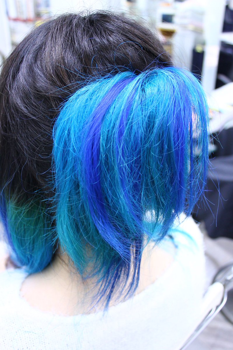 ストロベリーロックス 赤羽カラー専門店 本日のヘアカラー この時期 も多いしモチベ上がらないけど 髪の毛可愛くして乗り切ろう グラデーションカラー でトップは 青 インナーカラー で内側に 水色 を入れた パステルカラー 紫陽花 カラー