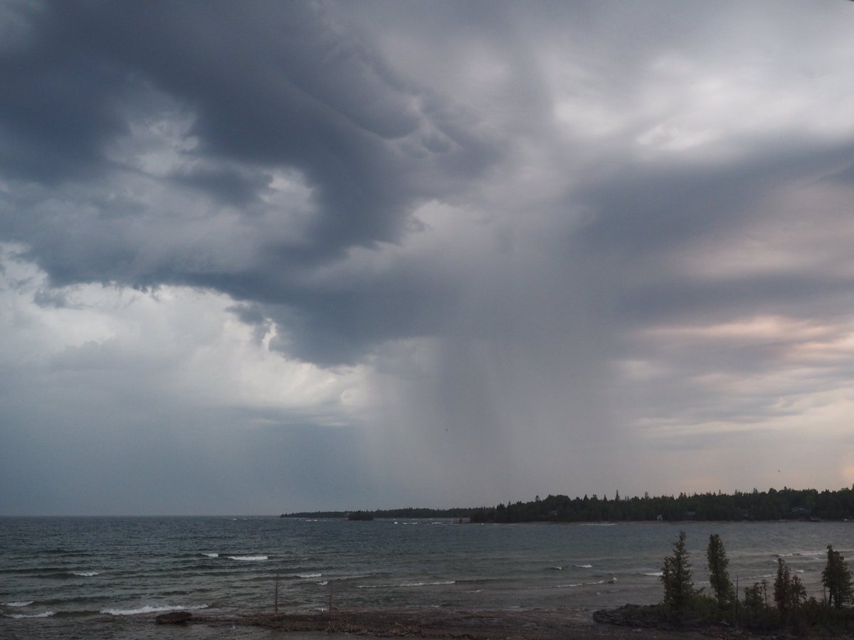 zwolfgrl's tweet photo. Back to back storms since at least 4 am did not let us sleep in this morning.  #ONStorm #BrucePeninsula #SaugeenPeninsula #Tobermory https://t.co/3aZOPXC4WE