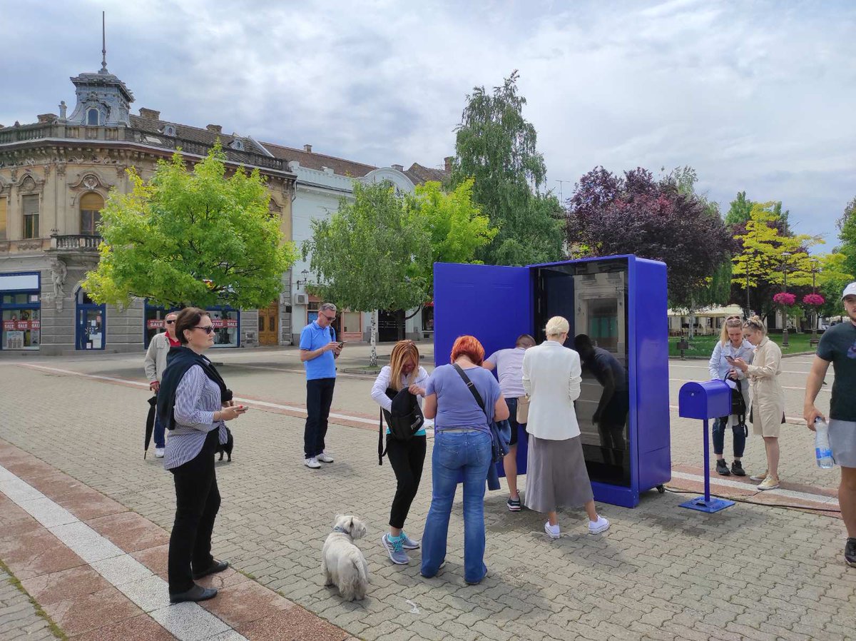 Poslednja stanica EU karavana 🇪🇺 - evo nas u Vršcu! Do 19h smo na Trgu Svetog Teodora Vršačkog. Povodom proslave #EuropeDay2021 posetili smo 10 gradova 🇷🇸 i žao nam je što se naše druženje približava kraju, ali smo prezadovoljni zbog svih vaših sjajnih reakcija. 💫👍
#EUzaTebe