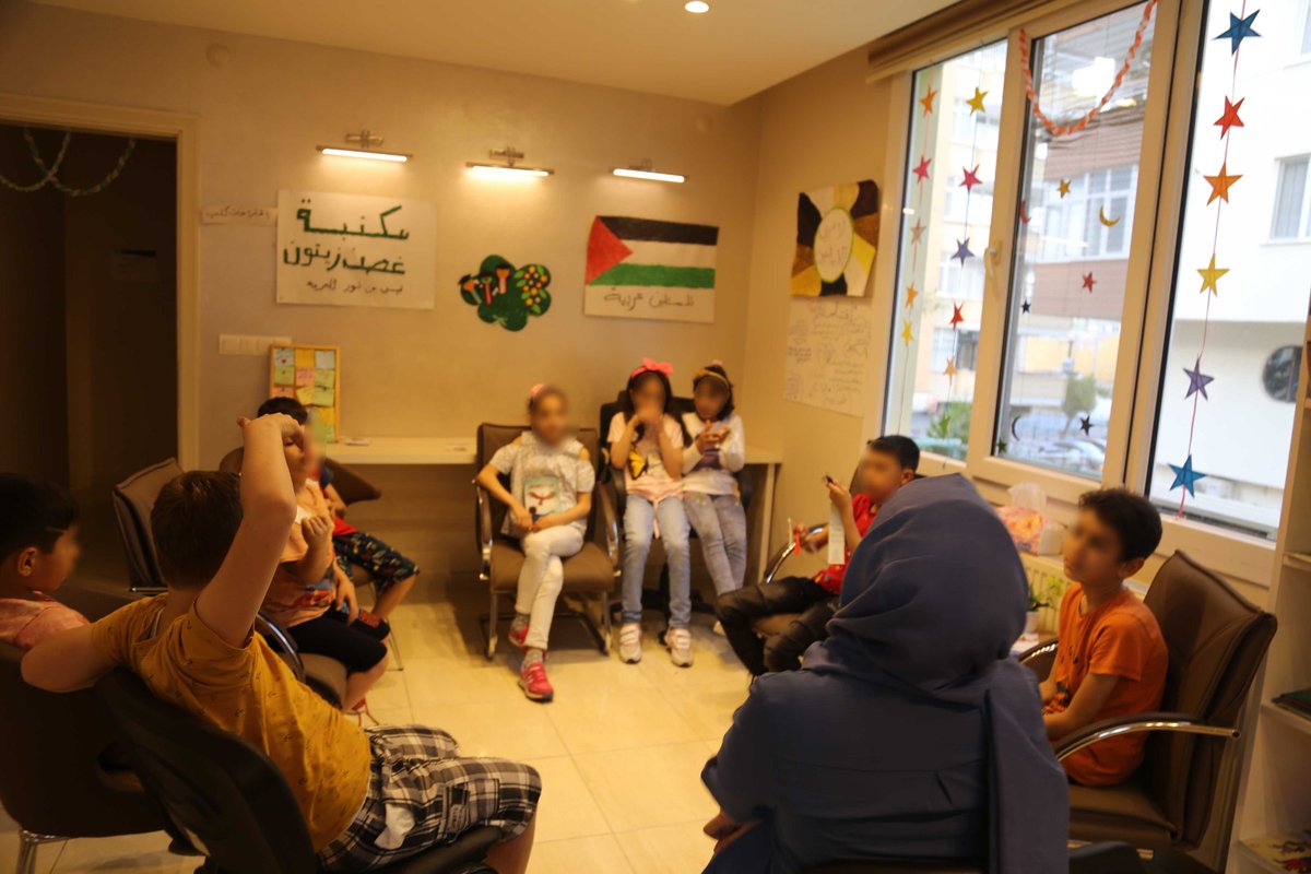 zeytinedud's tweet photo. قراءة وحكاية, لوحة الحروف العربية, تجارب علمية , مناقشة كتب. أنشطة مميزة تقدمها مكتبة غصن زيتون في دار آل محمود للرعاية في أضنة للأطفال واليافعين لتنمية مهاراتهم وتوسيع مداركهم واكتشاف مواهبهم.
#قراءة #حكاية https://t.co/LeHGE9LG84