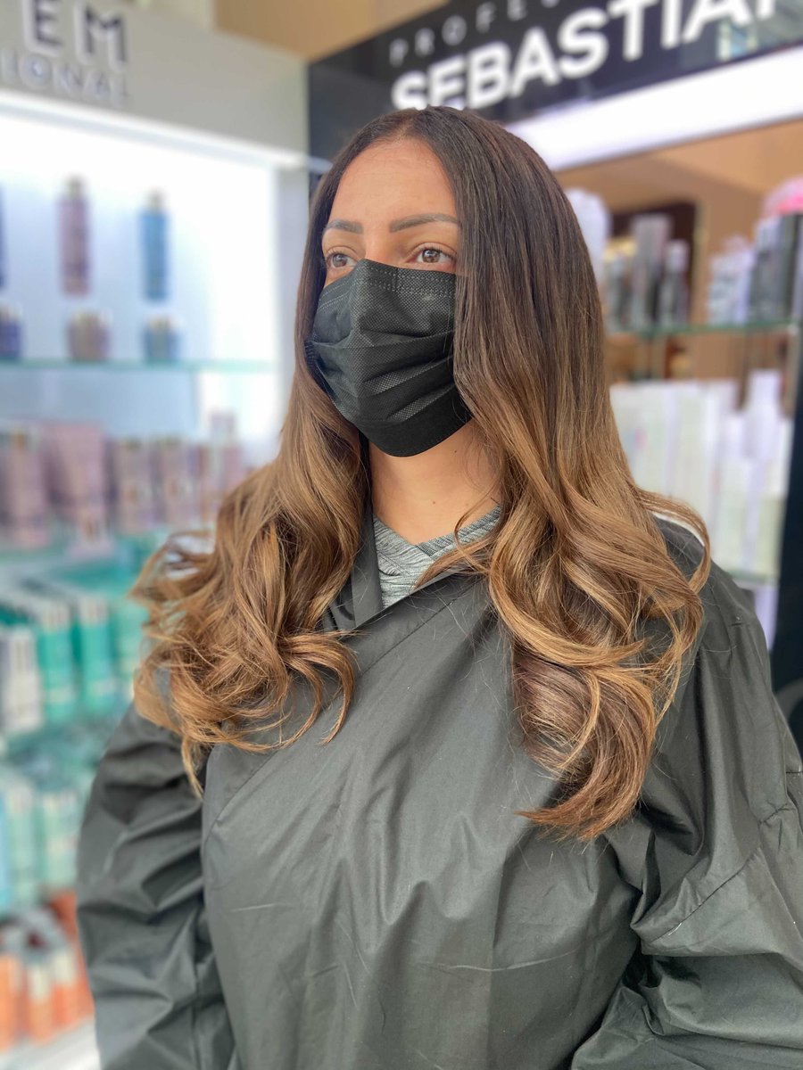 A beautifully refreshed balayage, blended to perfection. A cut and colour can make all the difference and all our stylists can advise you the best looks, colours and products to have your hair in tip top condition!
Hair by Sarah D #pkaihampton 
#pkaihair #salon #hair