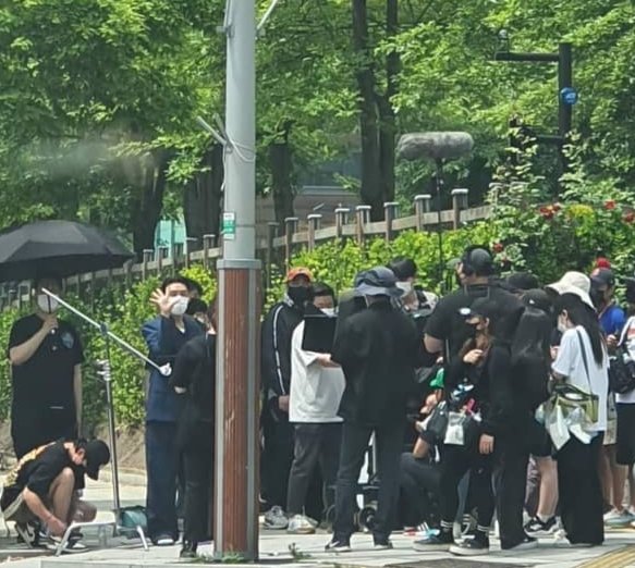 SIKseekers's tweet photo. #YooAhIn filming HIGH FIVE (HI.5) yesterday June 5th in Songdo, Incheon

©p__s_e 

#하이파이브 #유아인 https://t.co/pW7vGF7Htw