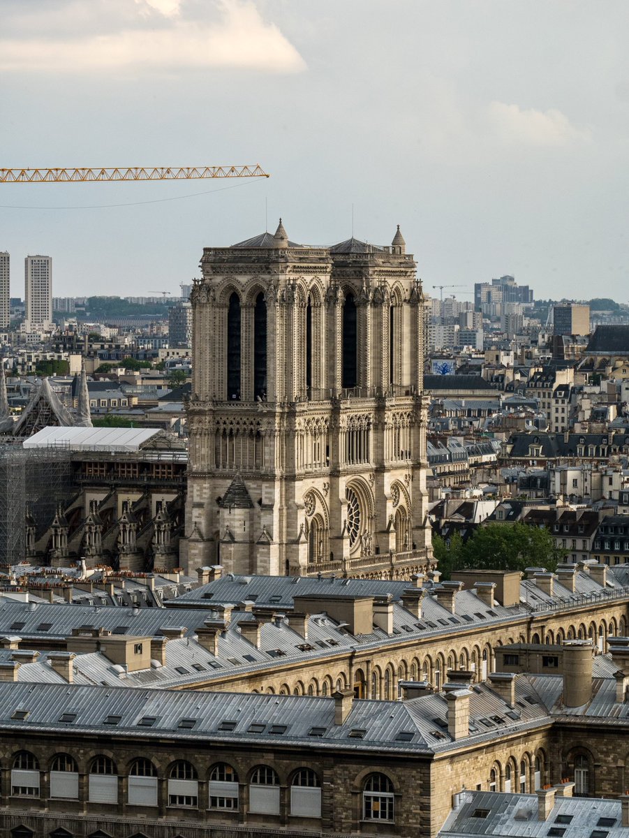 CulturezVous's tweet photo. 🔝 Aujourd’hui on prend de la hauteur ! Je vous emmène en haut de la Tour Saint-Jacques : 300 marches à grimper pour profiter d’une vue à couper le souffle sur #tourParis 😍
👉 La Tour Saint-Jacques se découvre pendant l’été lors de visites guidées organisées par @dmda_paris https://t.co/s8SFIPMtv4