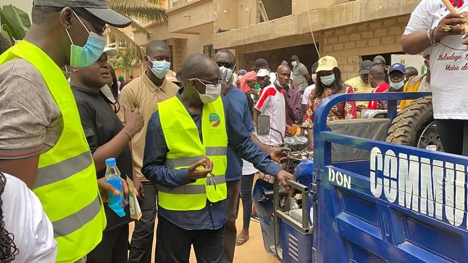MamiBa93836869's tweet photo. #JME 🇸🇳🟢🌳🌍
Le Ministre @abdioufsarr, Maire de Yoff a célébré, avec les populations de Yoff-Virage, la Journée mondiale de l'Environnement avec un grand #set_setal organisé par les femmes du quartier. Un acte fort pour la promotion environnement sain https://t.co/BFO0XMDBHL