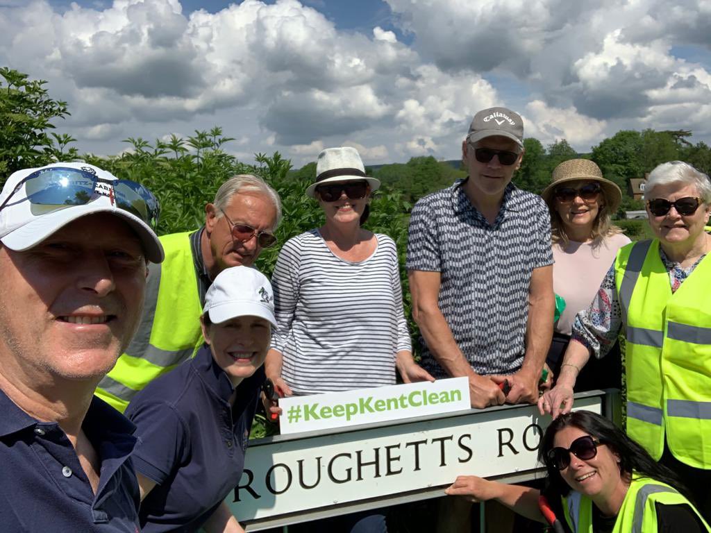 RyarshMartin's tweet photo. Fantastic turn out in Ryarsh, Kent for the village clean up #GBSpringClean #keepkentclean #LitterHeroes @TMBC_Kent https://t.co/GtmM3f10Ik