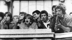 msulzbacher's tweet photo. Vor fast genau 40 Jahren haben Jugendliche sich den öffentlichen Raum im Burggarten genommen. Seither darf eins dort den Rasen betreten &amp; im Park abhängen. War bis dahin verboten. https://t.co/5f4jCbU556