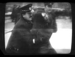 msulzbacher's tweet photo. Vor fast genau 40 Jahren haben Jugendliche sich den öffentlichen Raum im Burggarten genommen. Seither darf eins dort den Rasen betreten &amp; im Park abhängen. War bis dahin verboten. https://t.co/5f4jCbU556