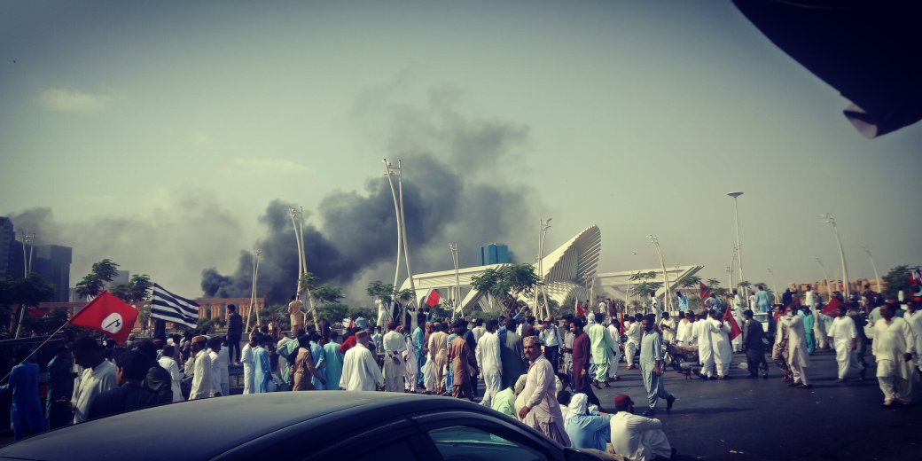 jarwar_lal's tweet photo. پُرامن ڌرڻي کي ڪن شرپسندن پُرتشدد بنائڻ جي مجرمانه سازش ڪئي آھي جنھن جي  مذمت ڪجي ٿي https://t.co/c9p8I4BN49