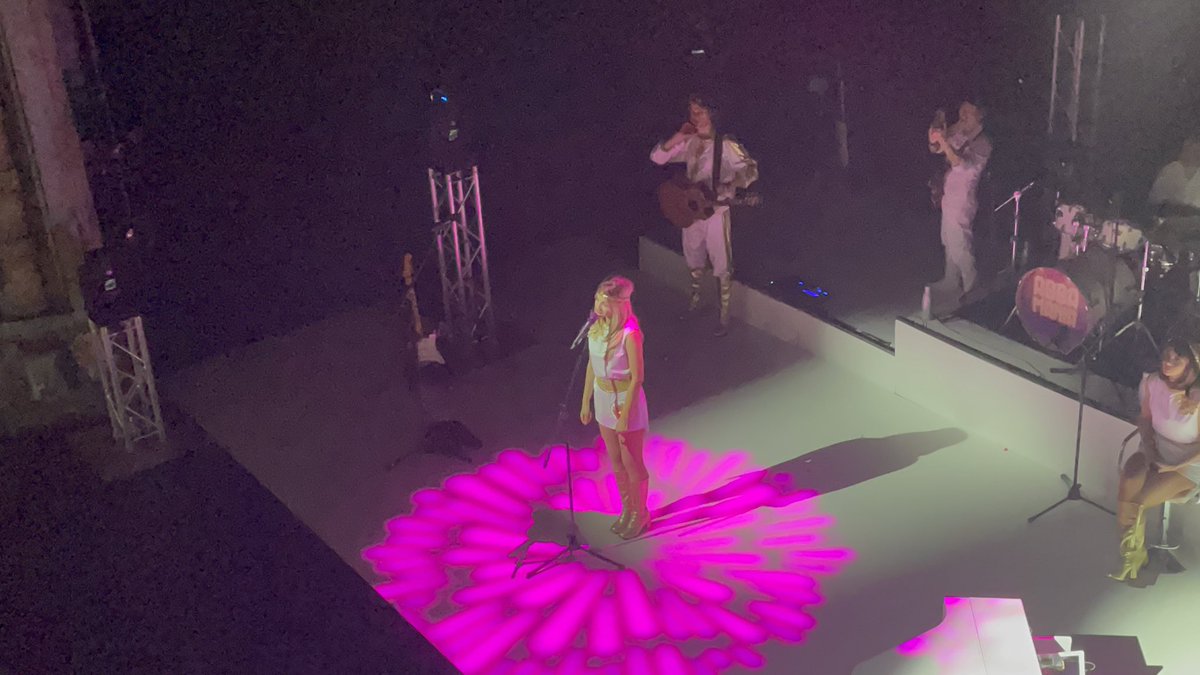 HayleyBop1_17's tweet photo. I hope you have an awesome last show at the Shaftesbury theatre today, sending lots of love @EdHandoll @JojoDesmond @rhiannonsarah @loucashaj @realABBAMANIA https://t.co/ARWroxJrdD