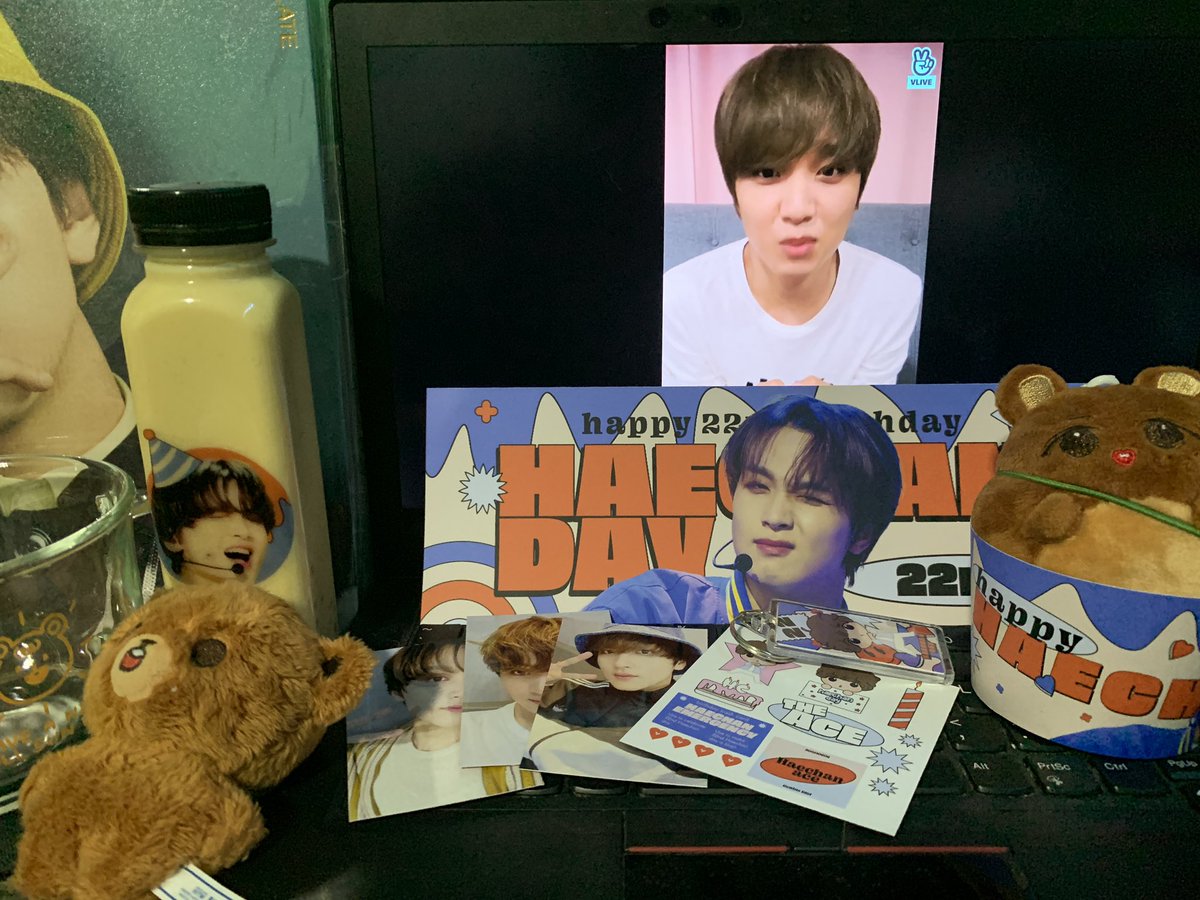 fullsunyuno's tweet photo. aaaaa my cupsleeve set arrived just on time :)) thank you @TEAMLHC ππ it's sooo cute π
#HaechanLevel22CSE
#ν΄μ°¬μ΄λ³΄λ€_μμ¦λκ°_λ_ν볡ν_λ
#AllRounderHAECHANDay https://t.co/3SCv9DWXWf