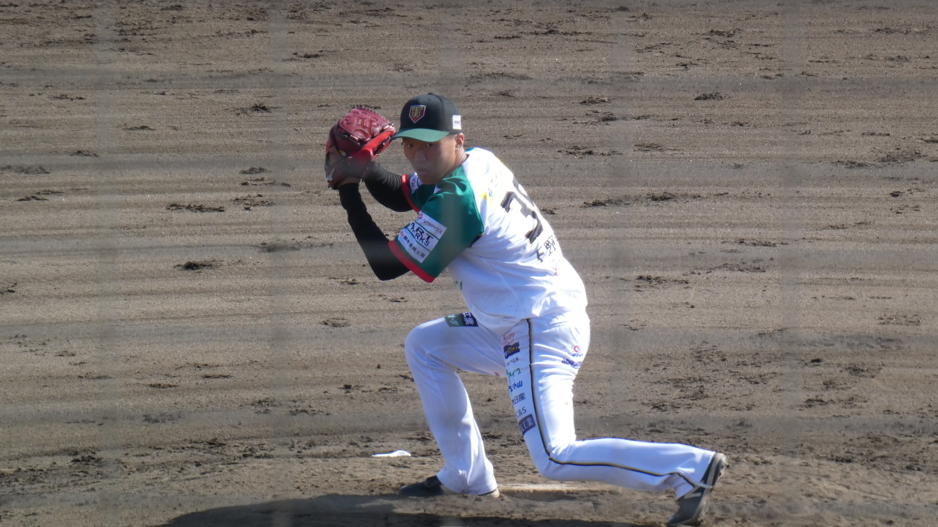 Scorer 相葉投手 この日は8回から登板し 1回無失点 投球時の構えが元ヤクルト畠山選手のバッティングフォームに似てるとチーム内で話題になっているそうです 21 6 5 みどりと森の運動公園野球場 相葉拓夢 栃木ゴールデンブレーブス T Scorer 相葉投手 この日は8回から登板し 1回無失点 投球時の構えが元ヤクルト畠山選手のバッティングフォームに似てるとチーム内で話題になっているそうです 21 6 5 みどりと森の運動公園野球場 相葉拓夢 栃木ゴールデンブレーブス T