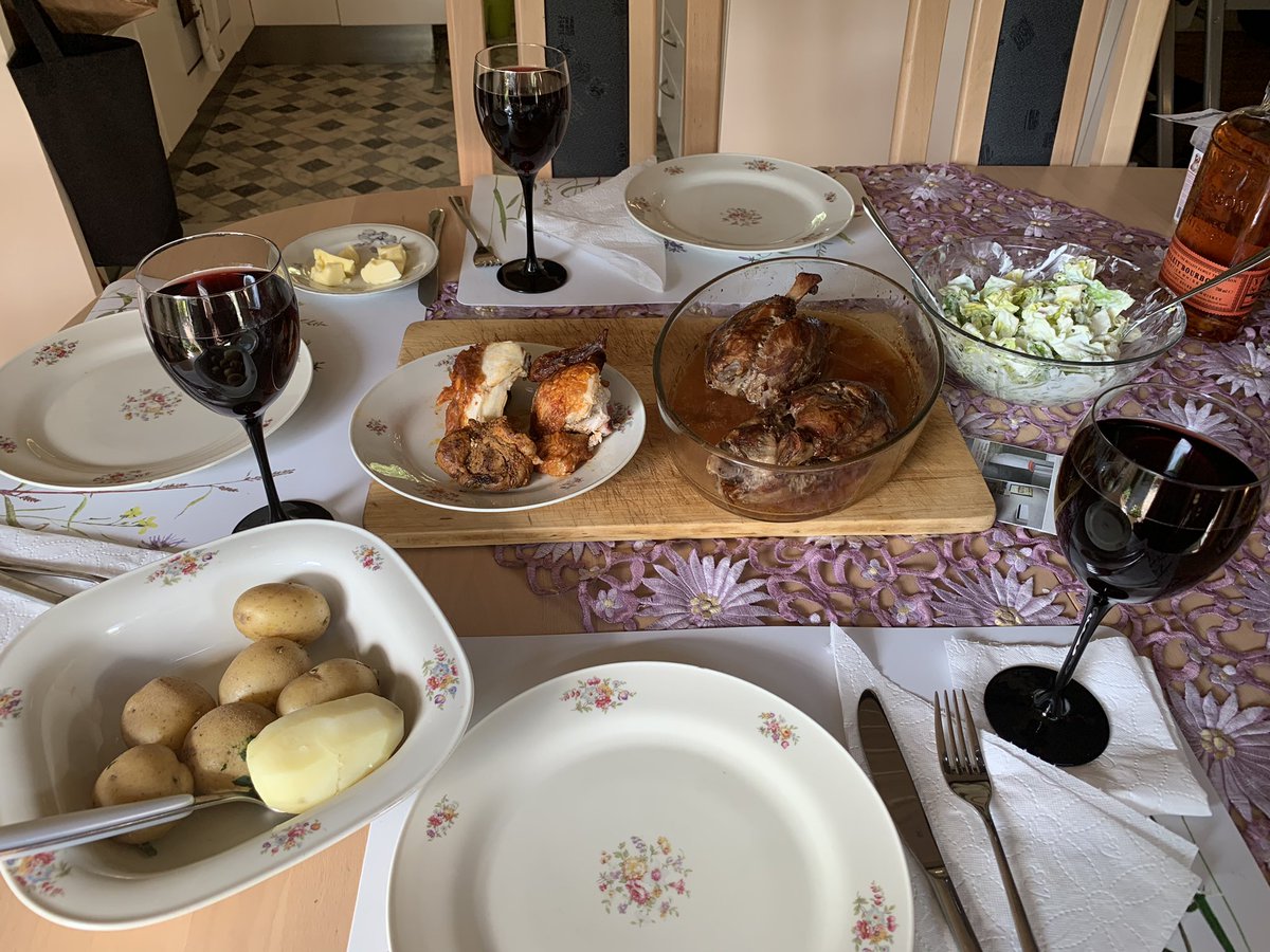 Pork shank, grilled chicken, potatoes with melting butter and salad, with a sweet and fruity Italian red wine 😋