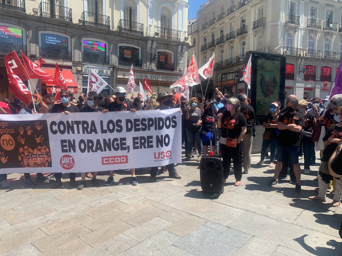 dgismero's tweet photo. Hoy hemos estado junto a la plantilla de @CCOO_Orange para decirle alto y claro a la compañía #OrangeDespidosNo hacer #ereorange con millones de beneficios es una estafa https://t.co/cZSQoI8a6h