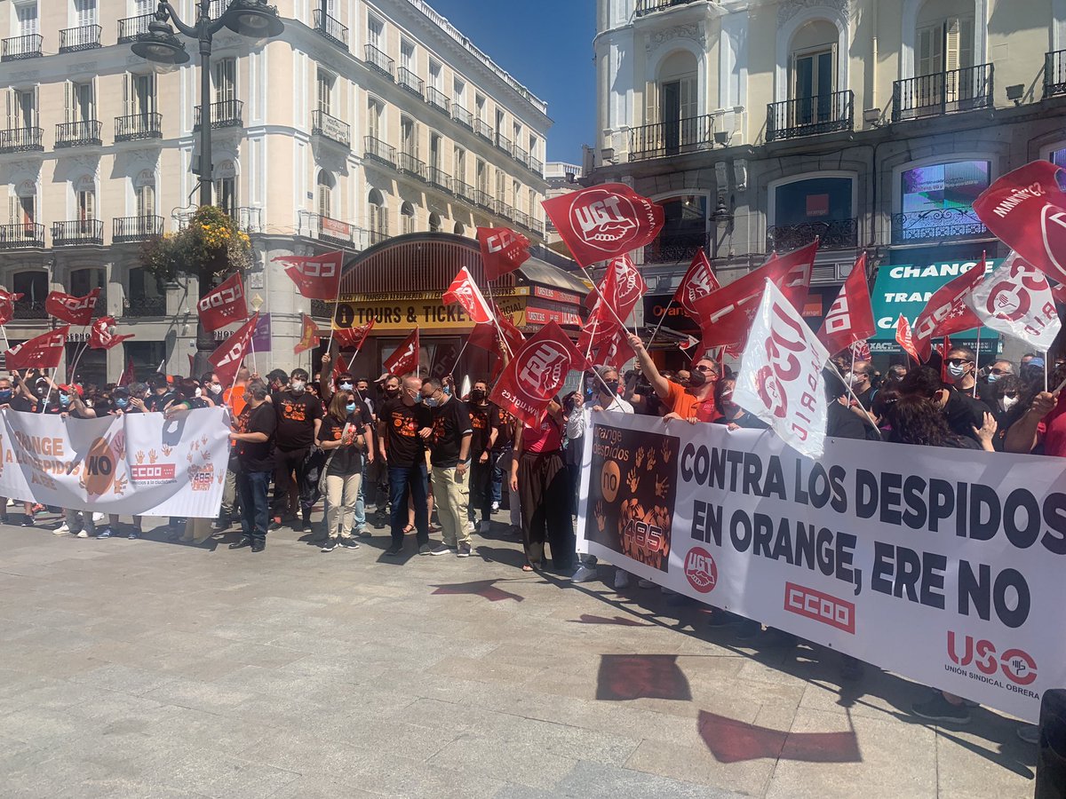 Hoy hemos estado junto a la plantilla de @CCOO_Orange para decirle alto y claro a la compañía #OrangeDespidosNo hacer #ereorange con millones de beneficios es una estafa