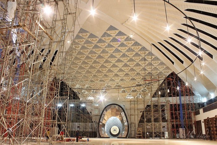 The Grand Mosque of West Sumatra, Indonesia. Opened in 2014, it can accommodate 20,000 worshippers.

The shape of the roof symbolises the cloth that was held by its corners by the 4 leaders of Quraysh when they lifted the Hajar al-Aswad (Black Stone) to its place in the Ka’bah.