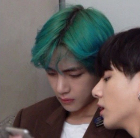 fakonsuayeiei's tweet photo. ก็เนียนอยู่นะพี่จองกุก เนียนแบบได้อยู่ https://t.co/rZZ4MDn82u