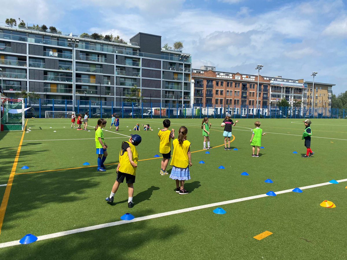 vickyparkrfc's tweet photo. Once again we teamed up with @EastEndLionsFC for another fantastic week of sport at our half term camp at #mileendastropitches well done to everyone who took part! #sportscamp #eastlondon #vprfc #eelfc #youthfootball #youthsport https://t.co/X8Kfpg9biq