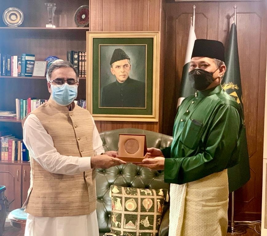 IkramIbrahimMY's tweet photo. I left Islamabad a week ago upon completion of my tour of duty as 🇲🇾High Commissioner to 🇵🇰

It has been a most rewarding experience to witness the 🇲🇾🇵🇰 relations are now on a much stronger footing, courtesy of solid support &amp; coop. of all stakeholders

Shukriya &amp; Allah Hafiz 🇵🇰 https://t.co/SpVu6dEziG