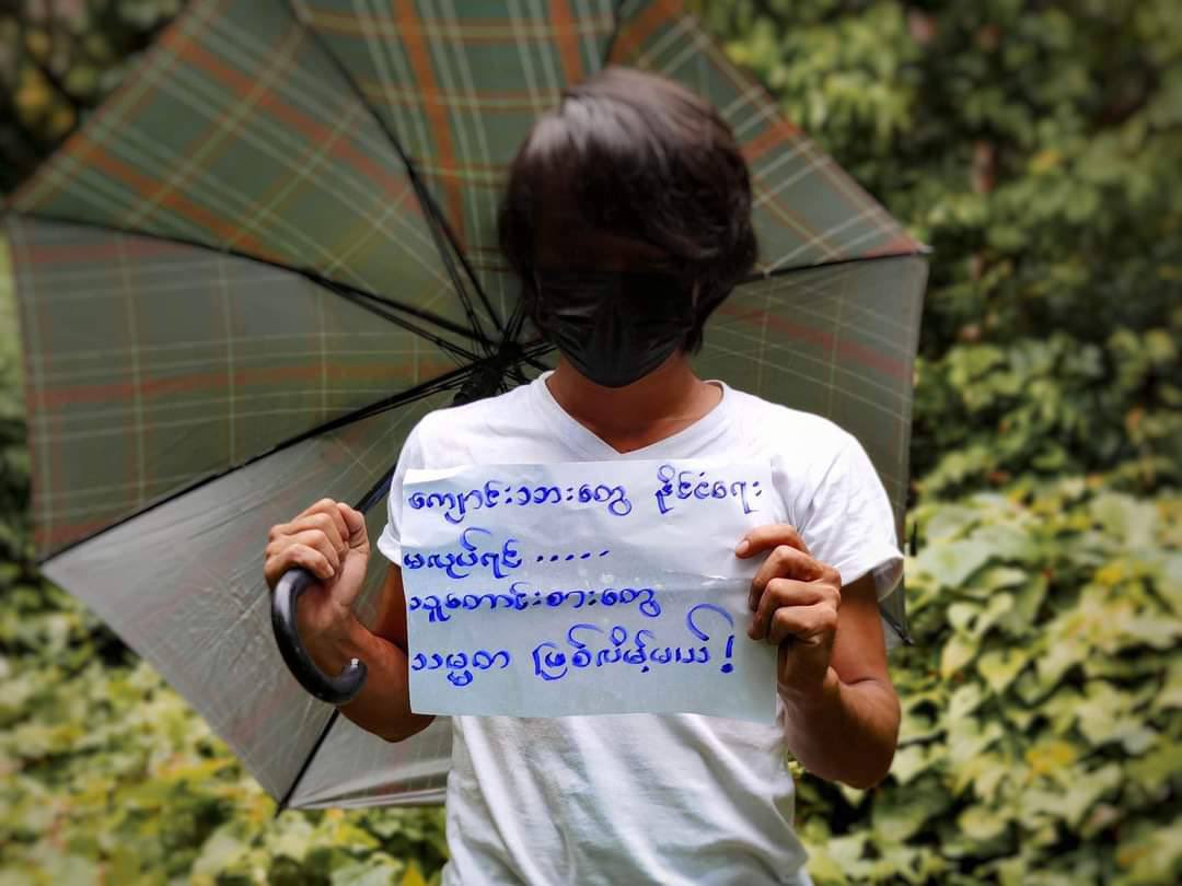 Potatone_21's tweet photo. A solo strike by youth of Paung Tsp, Mon State in defiance of military dictatorship. #RejectCoupRejectASEAN #June6Coup #WhatsHappeningInMyanmar https://t.co/FfI91QtrvV