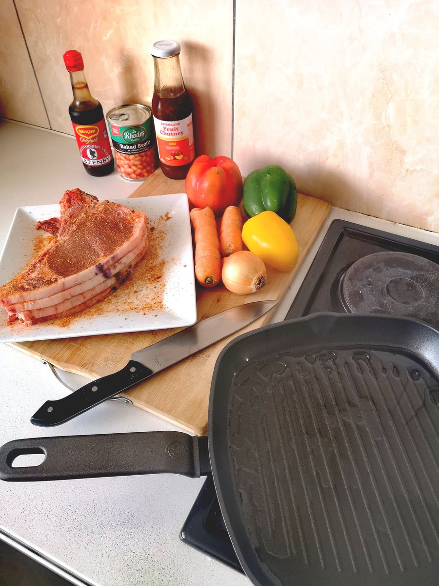 NevariMpho's tweet image. Let me try this T-bone steak, chakalaka with mash potatoes or wedges potatoes, not yet decided
@Fikz_the_Cook
#Magickitchen
#BLUZA_za
#ITISNOWORNEVER
#WORKINPROGRESS
#CONSISTENCY
#DEDICATION
#BEKINDTOYOURSELF
#KEEPTHEFAITH
#ITISWELLWITHMYSOUL