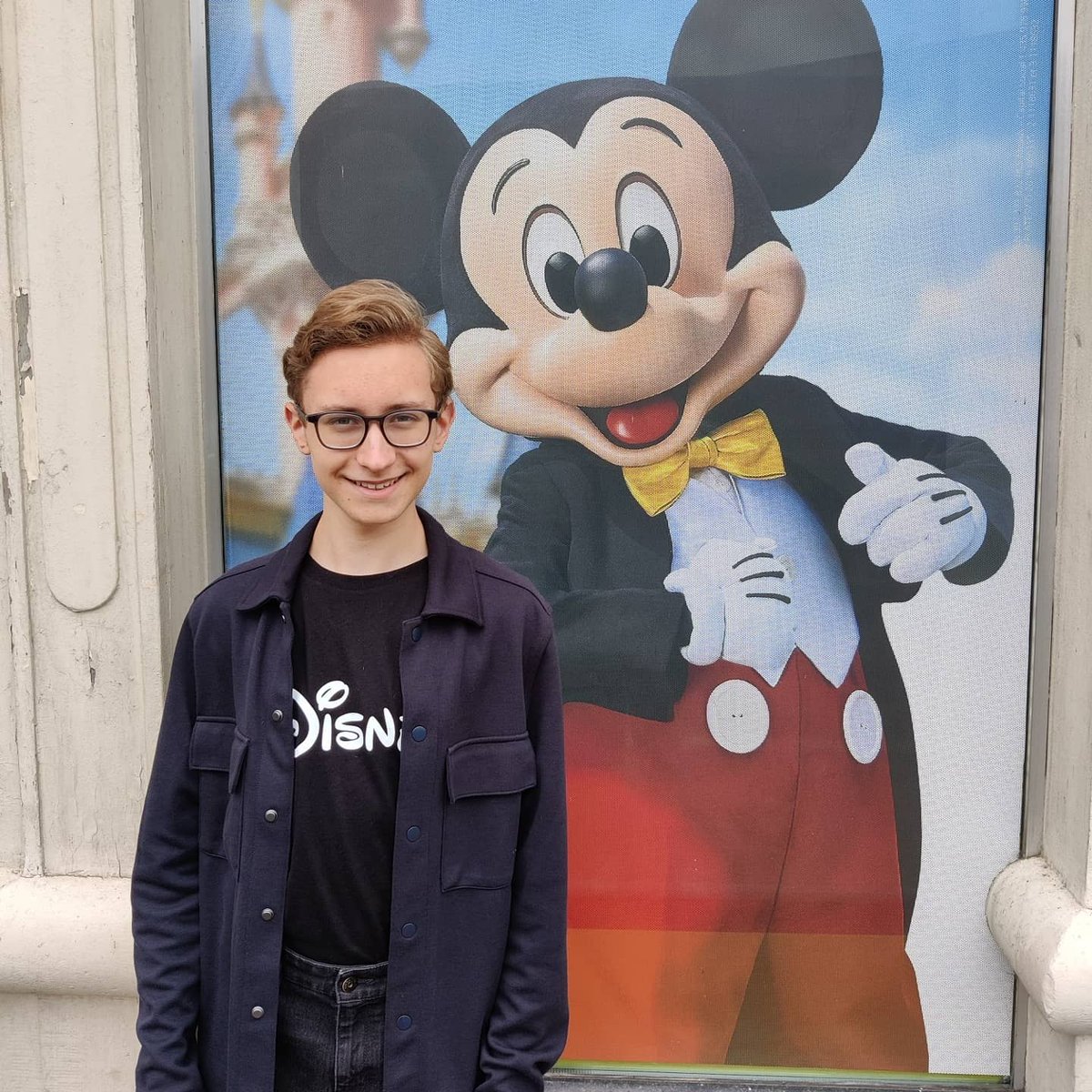 Disney7_Jayson's tweet photo. Rencontre avec Mickey Mousse 🐭

#DisneylandParis #disney #MickeyMouse #mickey #fandisney https://t.co/9C0n1hsYWm