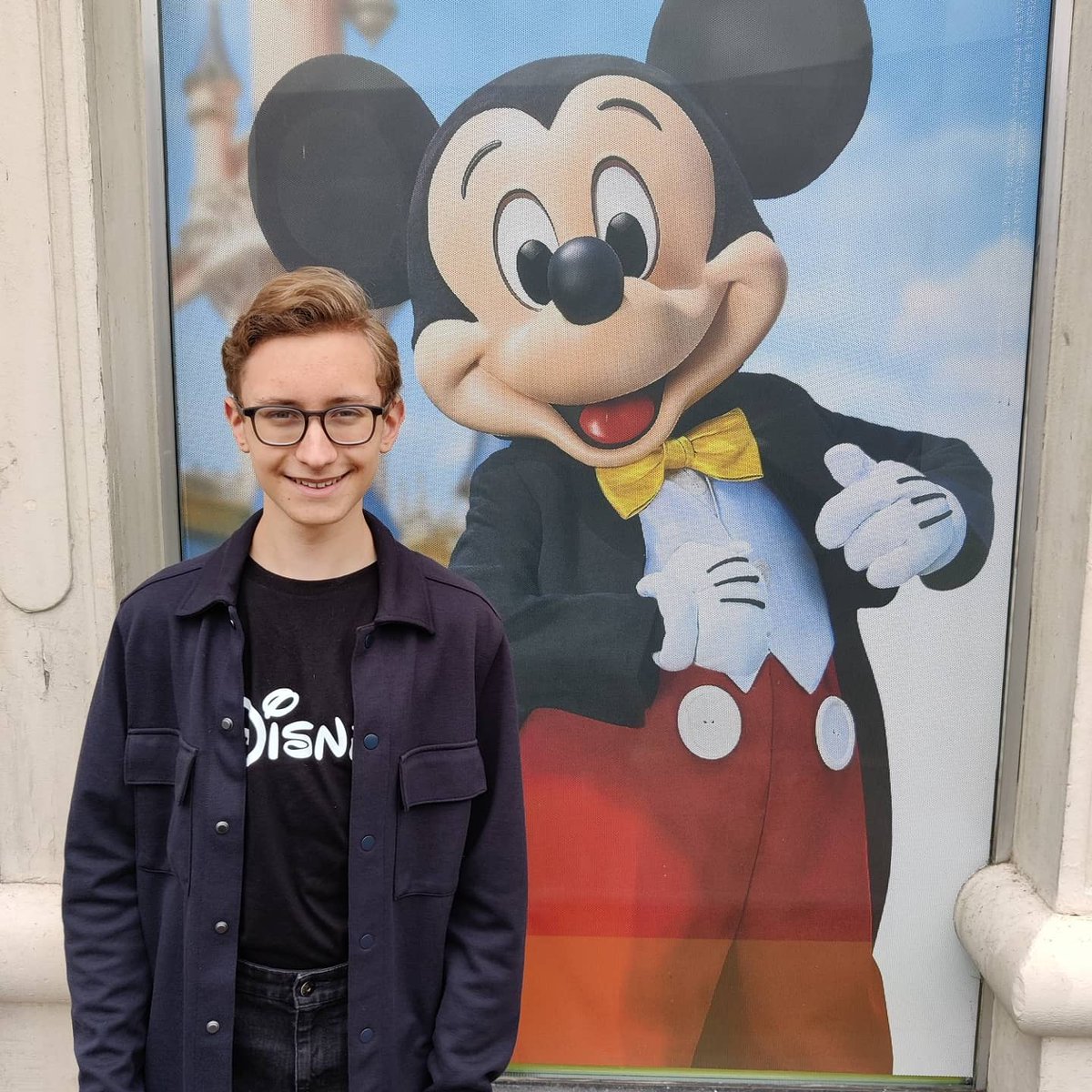 Disney7_Jayson's tweet photo. Rencontre avec Mickey Mousse 🐭

#DisneylandParis #disney #MickeyMouse #mickey #fandisney https://t.co/9C0n1hsYWm