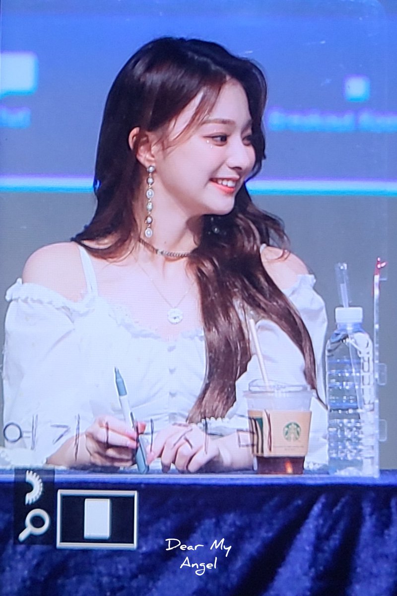 DearMyAngel0601's tweet photo. 210606 팬싸인회 프리뷰3🐥

나경아 고생했다❤

#프로미스나인  #FROMIS_9 
#이나경  #나경 #LeeNaGyung
#ナギョン https://t.co/FAEUbH8MCG