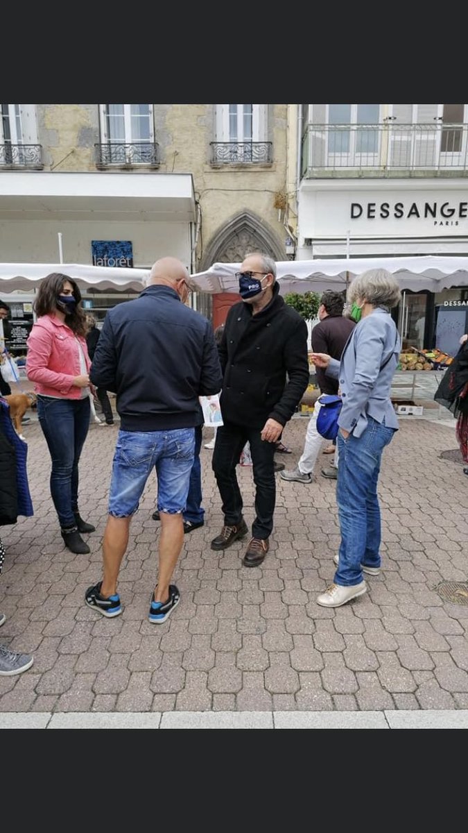 prg_63's tweet photo. #lAlternativeTour

Hier matin  au Marché @VilleIssoire @meallet63 @Ciindybees #Yves Grailhe étaient  en campagne pour la liste #Regionale2021 avec Najat Vallaud-Belkacem @najatvb @AvecNajat https://t.co/DVnNJeWtgw
