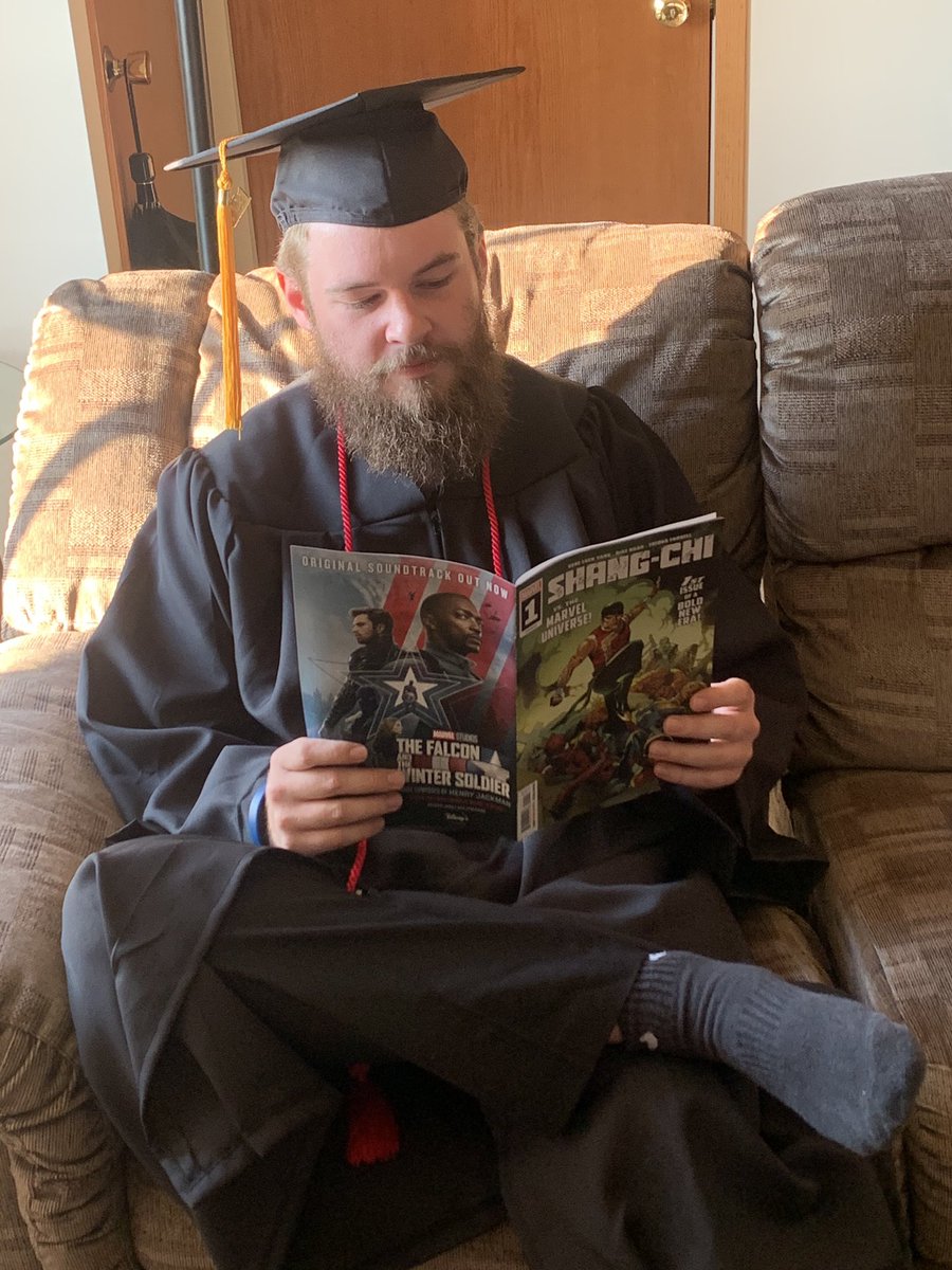 RT @JT_ILLITSIP: Fat Thor graduates College https://t.co/MN1nb3HZ0b