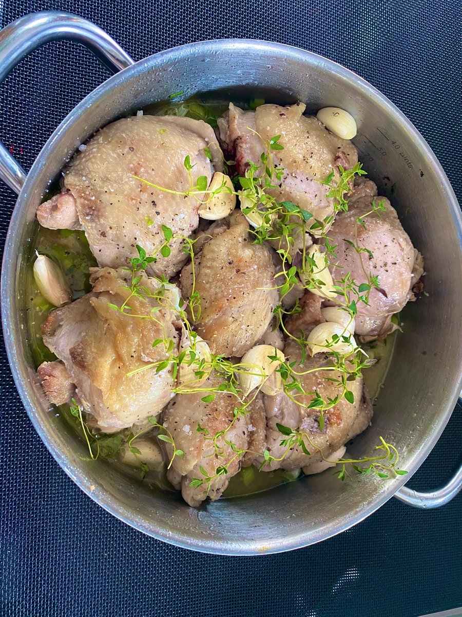 TheLisaKerr's tweet photo. Trying @Nigella_Lawson chicken with 40 cloves of garlic today. #StandWellBack https://t.co/52ge3wNAX2