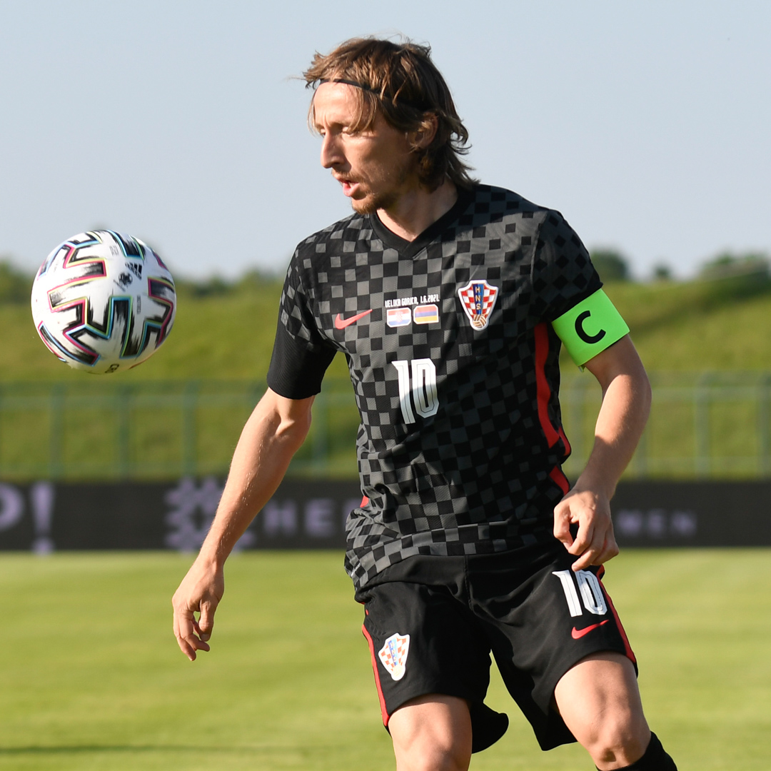 🗺️⚽ International matches featuring madridistas today:

🇦🇹 Austria 🆚 Slovakia 🇸🇰 
⏰ 17:30 CEST  
👊 <a href="/David_Alaba/">David Alaba</a> 
- 
🇧🇪 Belgium 🆚 Croatia 🇭🇷
⏰ 20:45 CEST 
👊 <a href="/thibautcourtois/">Thibaut Courtois</a>, <a href="/hazardeden10/">Eden Hazard</a> and <a href="/lukamodric10/">Luka Modrić</a>