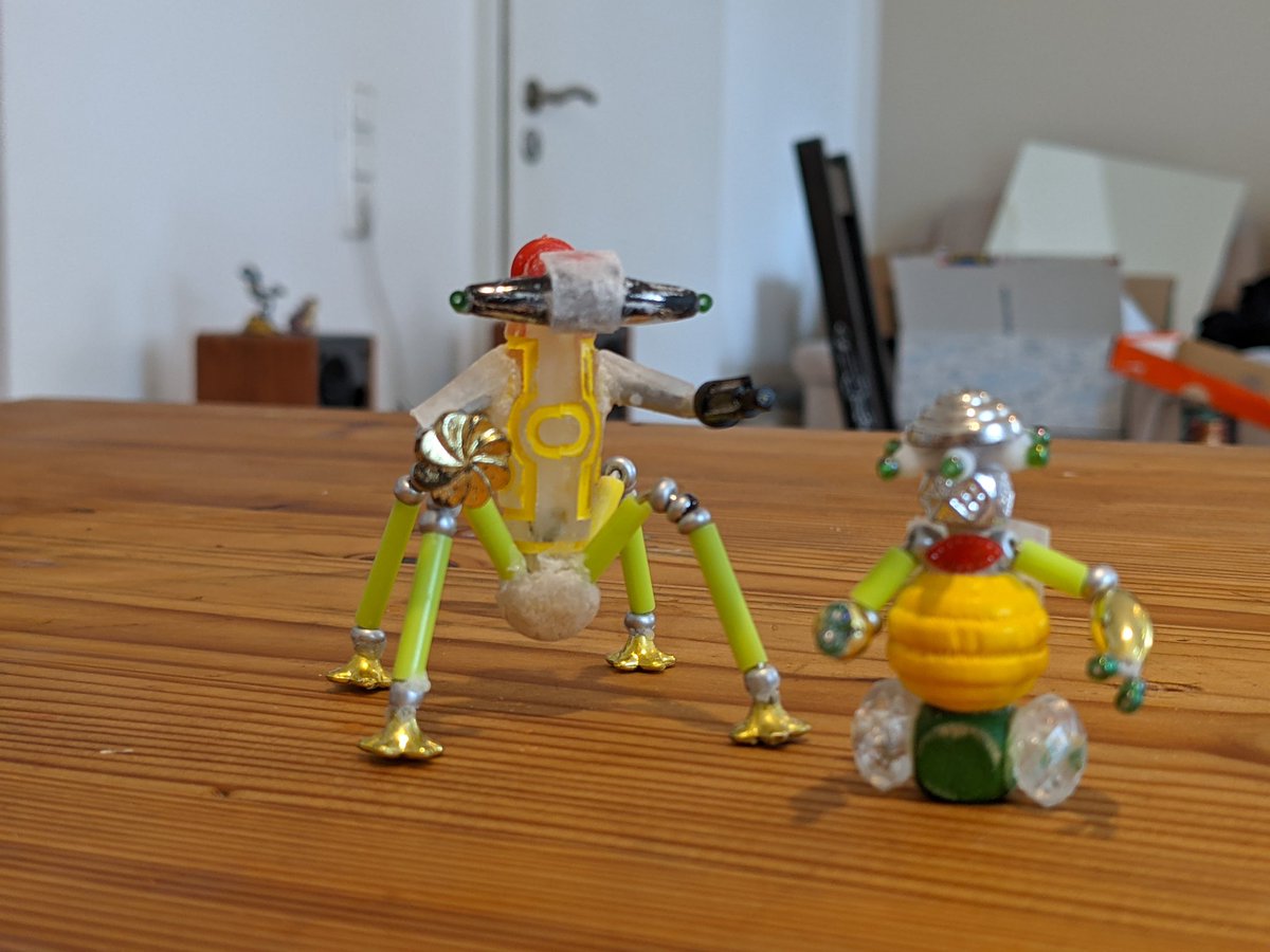 josefadamcik's tweet photo. This weekend's couple time: scratch building #beadbots for a #beadbot challenge. #scifi #robot #scratchbuild #kitbash https://t.co/VcvHIeCsCd