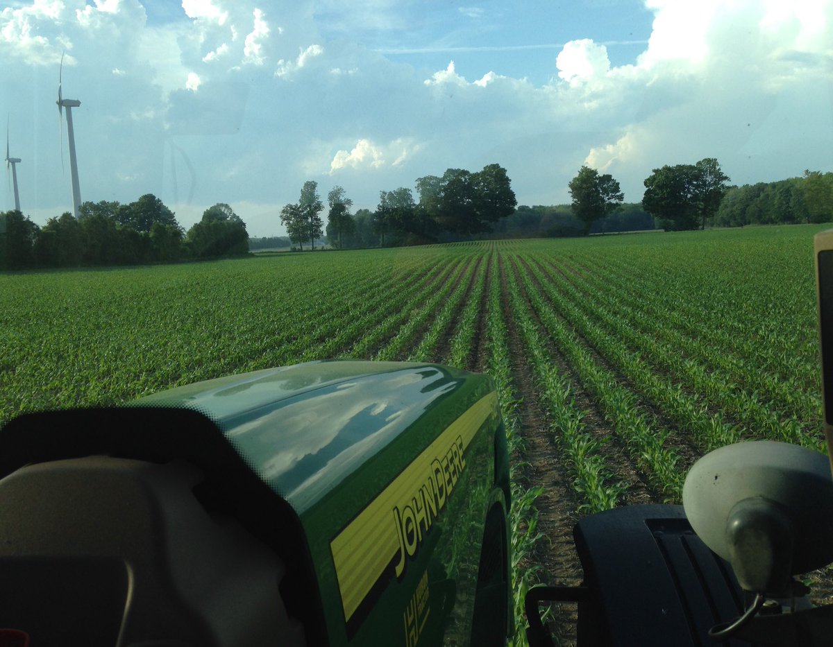 apasztor82's tweet photo. Gonna start sidedressing tomorrow…… otherwise known as my favourite job on the farm……. No stress, normally beautiful hot weather, nothing is really pushing ya, stays light out till 10 at night, it’s just fun 👍 https://t.co/ZAwNZPylrd