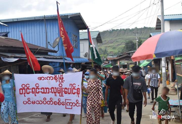 b3rry_y's tweet photo. Multi-Ethnic Strike protest against the dictatorship in Phakant, Kachin State.
#RejectCoupRejectASEAN
#WhatsHappeningInMyanmar
#June6Coup https://t.co/5A5WIeRkgA