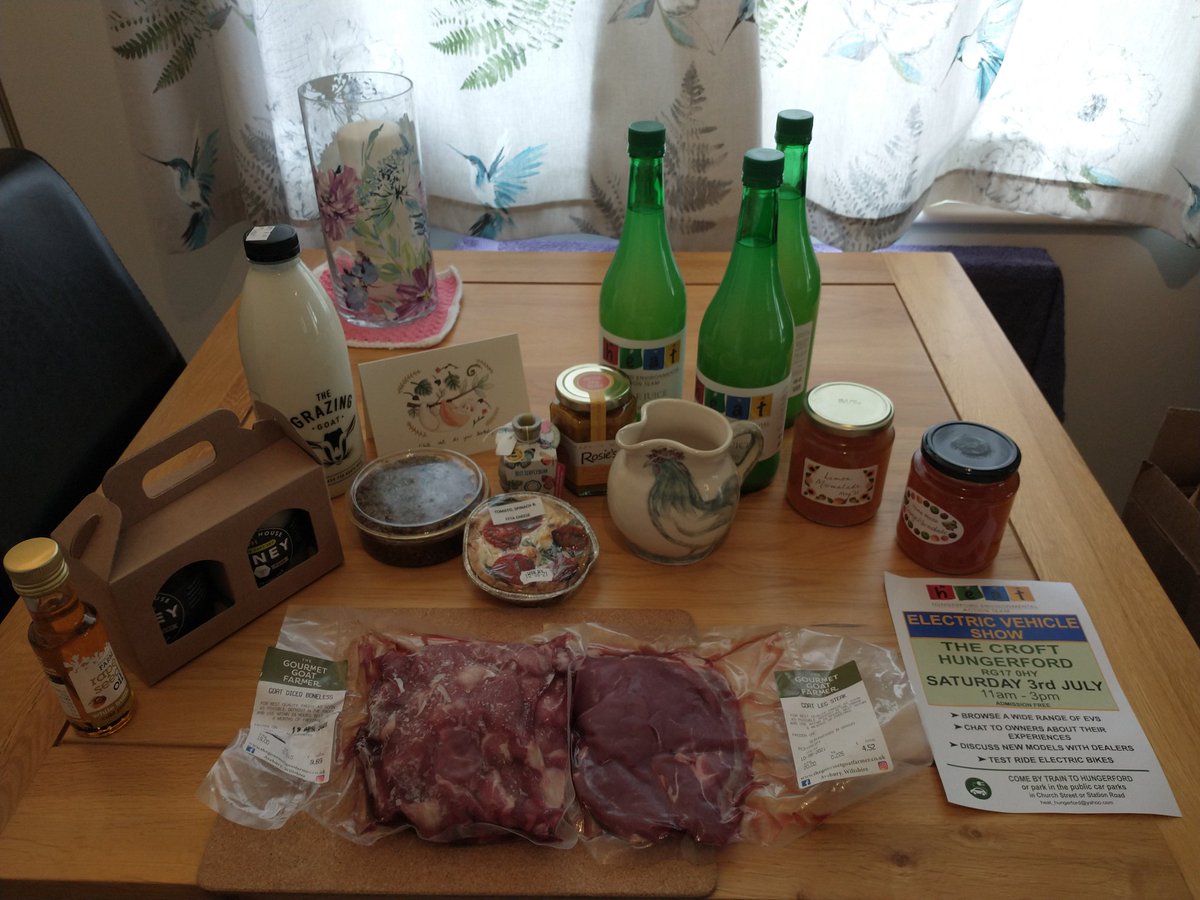 Little_RedHen_'s tweet photo. Another fantastic trip out to @HungerfordFoodF. Budget well &amp; truly blown, typically. Presents galore &amp; foodie treats for me https://t.co/ltNBPdxHoo