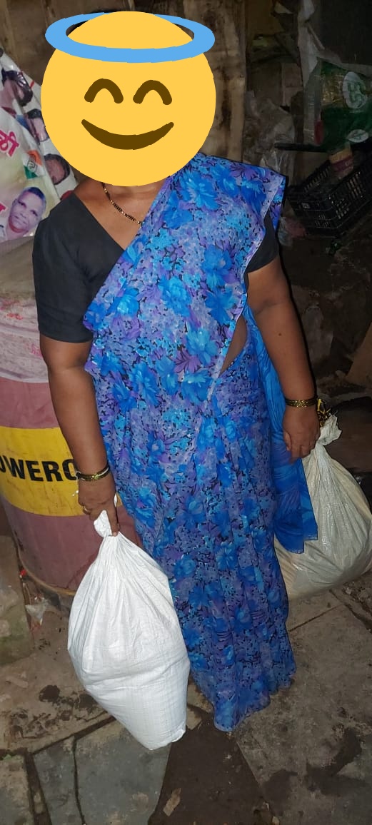 Fatima_Z0hra's tweet photo. Thank you @Advsaifalam & Muskaan of .@exaedufoundatio for sponsoring 50 Kits,rest 50 kits were given by our NGO @UmmatunnisaCare , so total 100 kits distributed in Wadala, Mumbai. Also,on the same day 11 Kits were distributed in Chandivali, Mumbai by us,all under
#ProjectKhidmat. https://t.co/F8pQwHCn3T