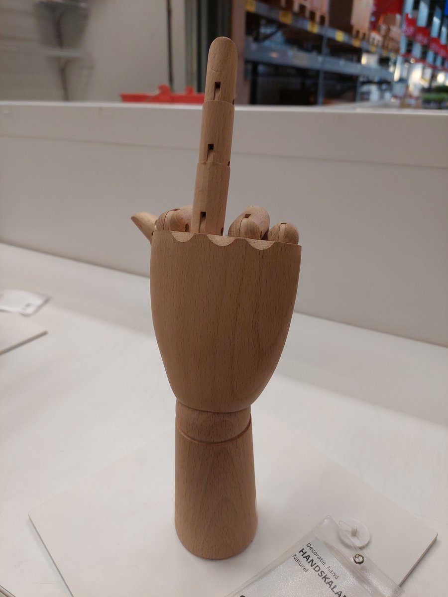 NielsCMeijer's tweet photo. Even naar @IKEANederland bedden kijken met de drie puberjongens. Een toetsenbord begint toch altijd met qwerty? 😜 https://t.co/xY4U5FwGQf