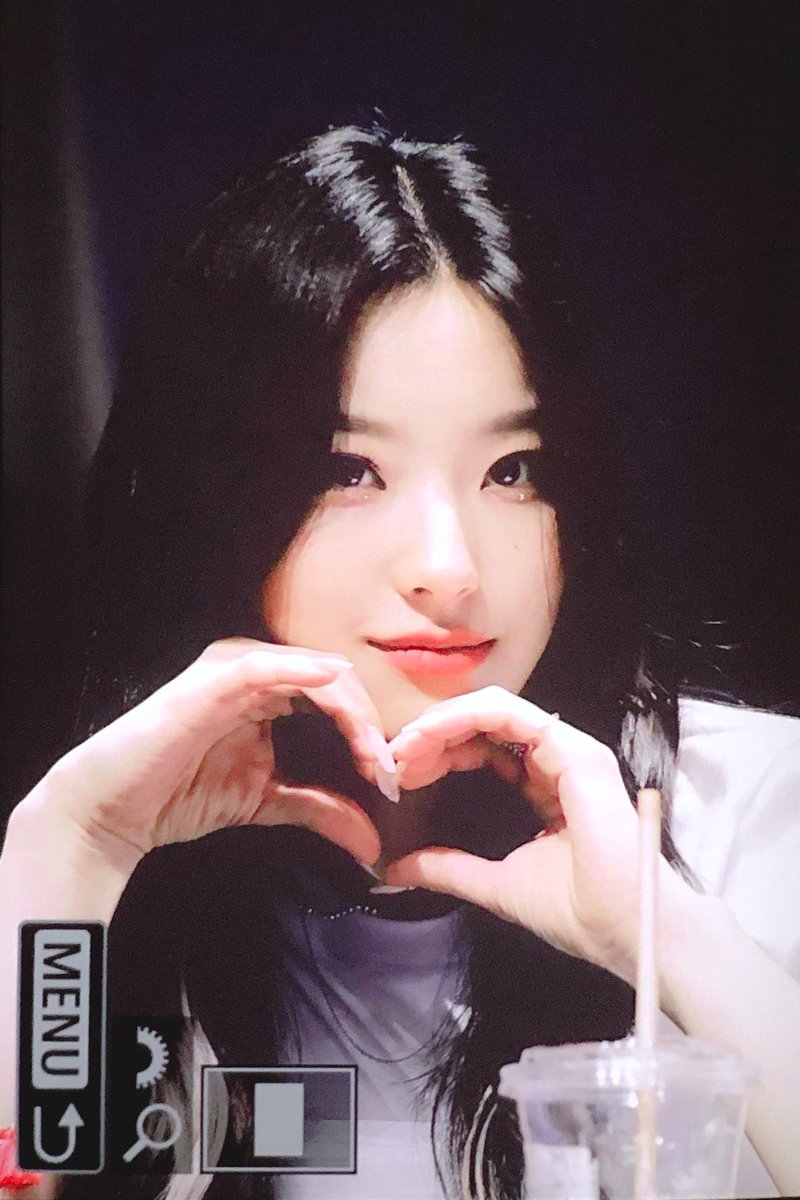 FADEOUT_17's tweet photo. 210606 #프로미스나인 #fromis_9 #이새롬 #새롬 https://t.co/k3mT1Pa0sr