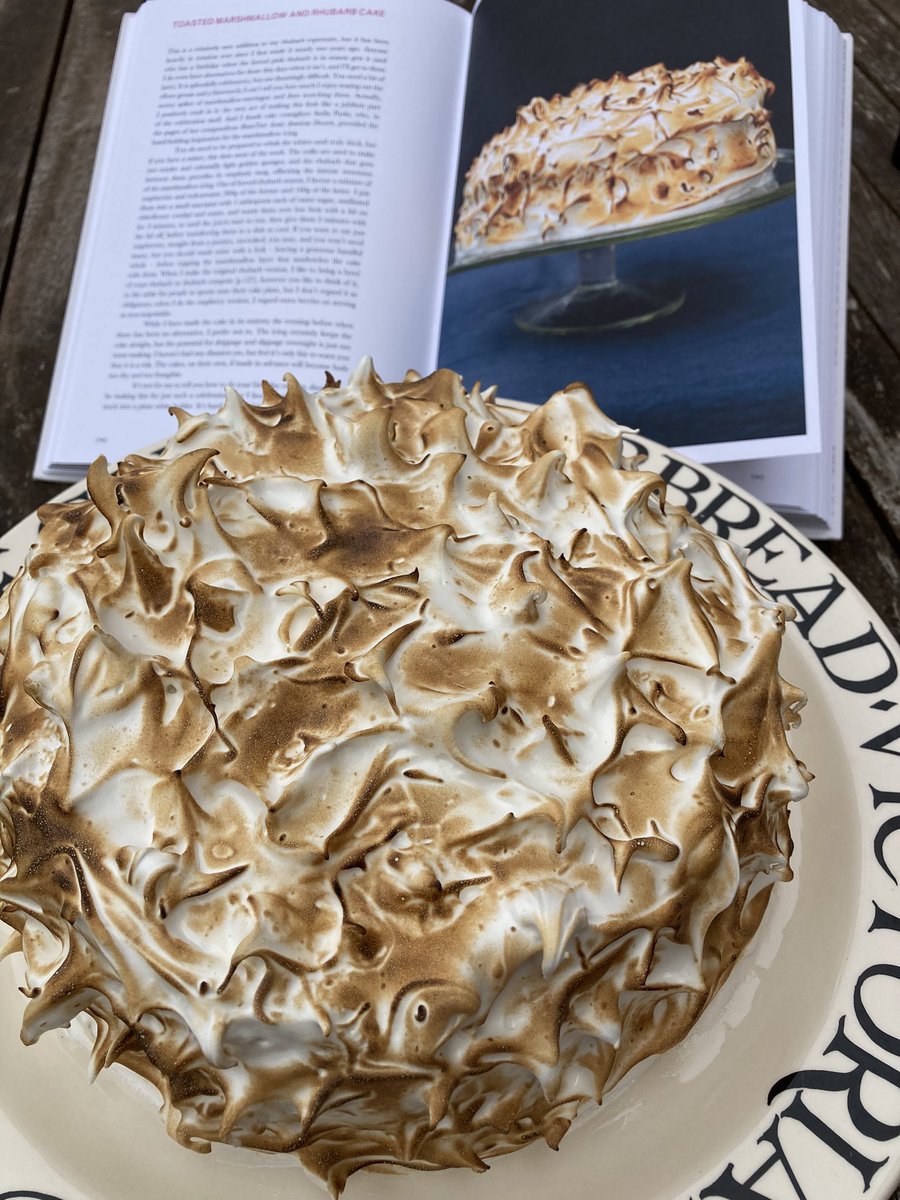 jforJane's tweet photo. @Nigella_Lawson perfect birthday cake recipe! Can’t wait to eat it😋#sundaybaking #birthdaygirl https://t.co/toanKxrzYv