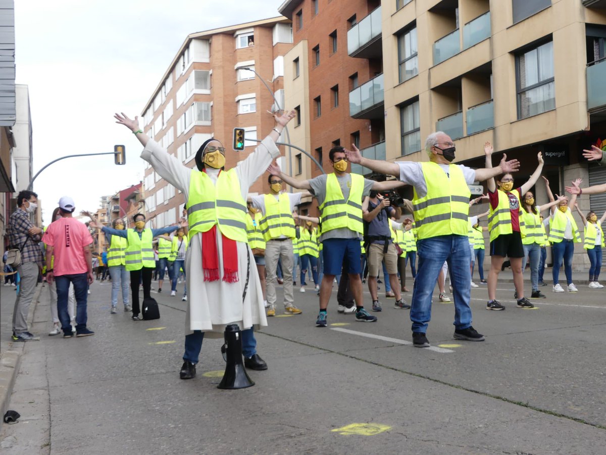 ipabages's tweet photo. Moments del lipdub dels #Invulnerables on ha participat la Caravana solidària IPA BAGES amb els serveis d’emergència.  #Invulnerables #AvancemJunts
 @fundsantaclara @FundlaCaixaCAT @invulneraproj @sorluciacaram https://t.co/08iqDbf6gf