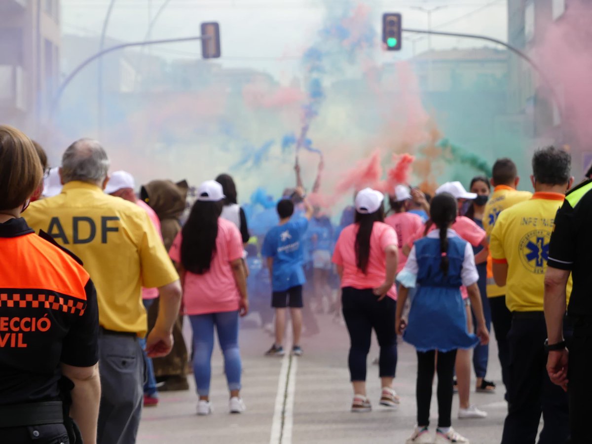 ipabages's tweet photo. Moments del lipdub dels #Invulnerables on ha participat la Caravana solidària IPA BAGES amb els serveis d’emergència.  #Invulnerables #AvancemJunts
 @fundsantaclara @FundlaCaixaCAT @invulneraproj @sorluciacaram https://t.co/08iqDbf6gf