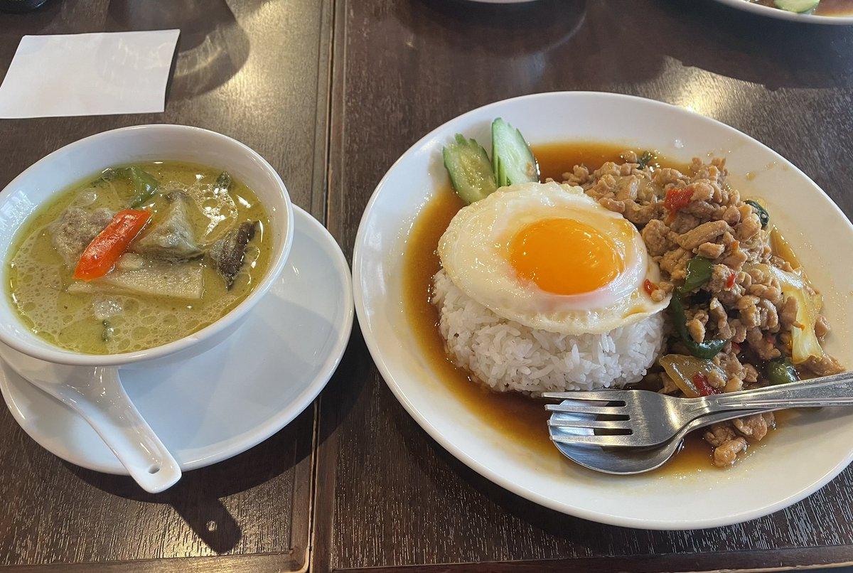 willbe_fudousan's tweet photo. ガパオ食堂　恵比寿店

渋谷、恵比寿、青山の3店舗展開している
タイ料理専門店です！

土日のランチは、ハーフカレーが300円で食べられてお得！
パクチーは一切入ってないので、苦手な方でも美味しく頂けます！　スズキ https://t.co/CaGypfetzp