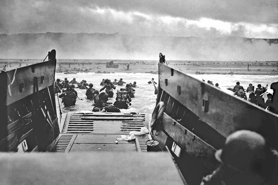 SRCreizen's tweet image. #onthisday in 1944 was D-Day, het begin van onze herwonnen vrijheid. In 2022 kunt u direct aansluitend op dodenherdenking en Bevrijdingsdag mee naar de stranden en dorpen, waar jaren geleden geschiedenis werd geschreven. Deze #themareis mag u niet missen! src-reizen.nl/reis/woii-in-n…