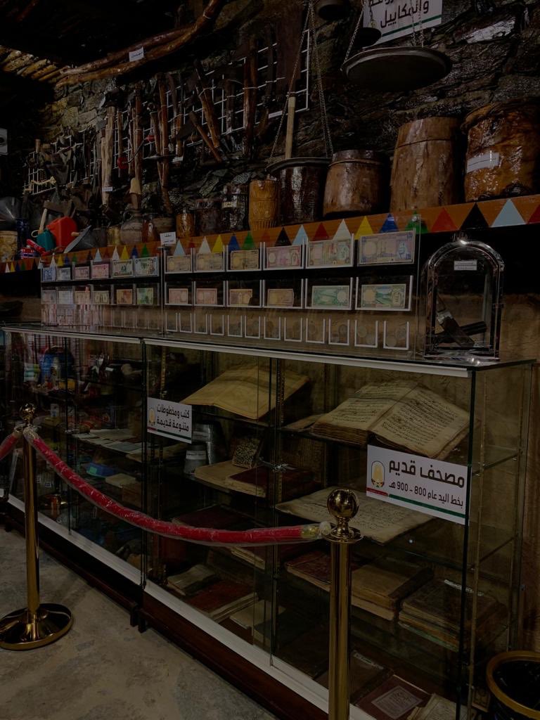 saudiMuseums1's tweet photo. متحف ناصر الفيان 
- الاطاولة بالباحه 
بدأ في جمع القطع التراثية منذ عام 1414 في منزله الخاص وواصل إهتمامه بالتراث حتى خصص له مبنى عام 1438 جمع فيه آلاف القطع وفي عام 1442 تم تحويل المتحف للعامه حيث يضم ايضا مقهى وجلسات للعوائل وأخرى للشباب ويتمتع بإطلالة جميله 
للتواصل 0555512635 https://t.co/P4z2N7P7GM
