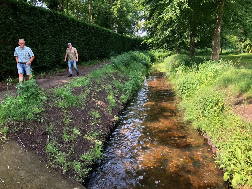 groot_ernest's tweet photo. Veldbezoek #LandmeerseLoop @gemGemertBakel @gemeente_boekel @aaenmaas 3. #waterconservering #wateraanvoer #Peelhorst, beperken #droogval van belang. @WNAaenMaas @DJMvD @GemertsNieuwsbl @Gemertsheem @EcodorpBoekel @DeBiezen_76 https://t.co/6x7vaXthUV